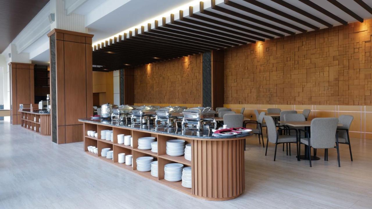 Fox Harris Hotel & Convention Banjarnegara Екстериор снимка