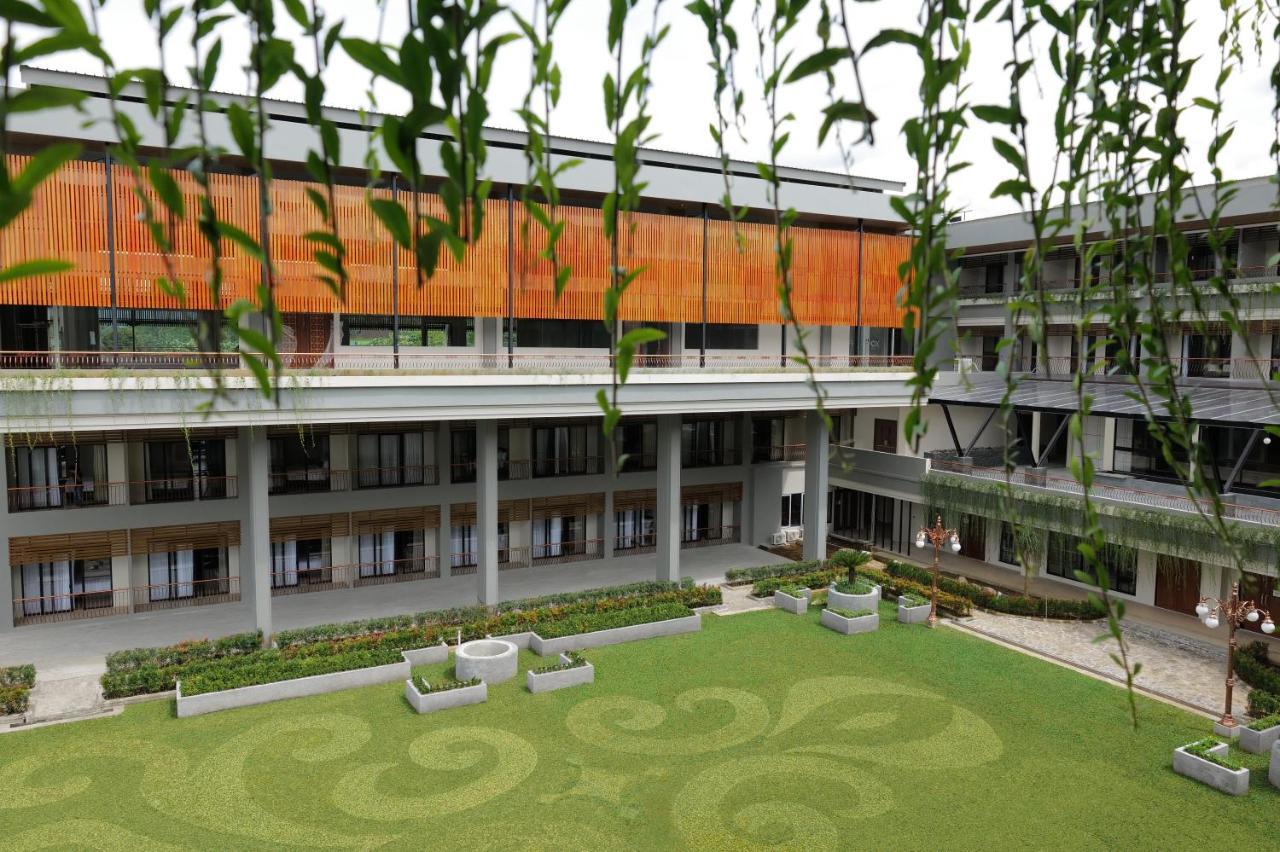 Fox Harris Hotel & Convention Banjarnegara Екстериор снимка